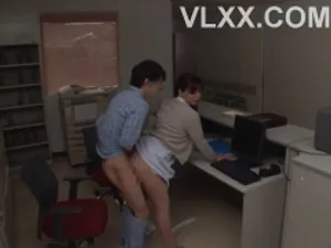 Đang làm quả lọ thì bị chị kế phát hiện