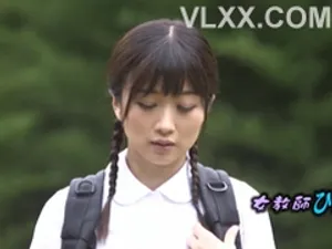 Thắc mắc vì mùi rác ở căn hộ cạnh bên, em em học sinh gặp phải gã biến thái