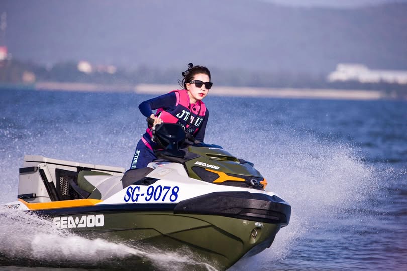 Vanessa Vega quan hệ tình dục qua đường hậu môn với BBC trước mặt chồng